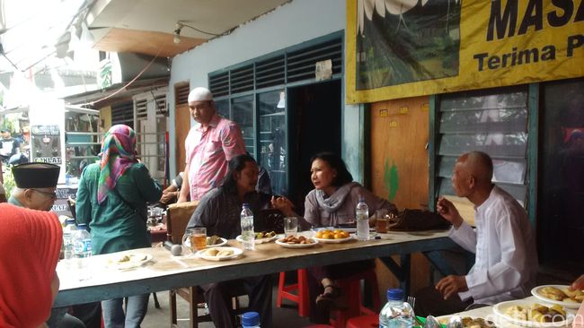 Warga Rawajati yang Akan Direlokasi Konsultasi ke Ratna 