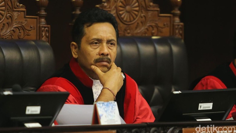 Larangan Kawini Teman Sekantor Vs Jodoh di Tangan Tuhan Larangan Kawini Teman Sekantor Vs Jodoh di Tangan Tuhan