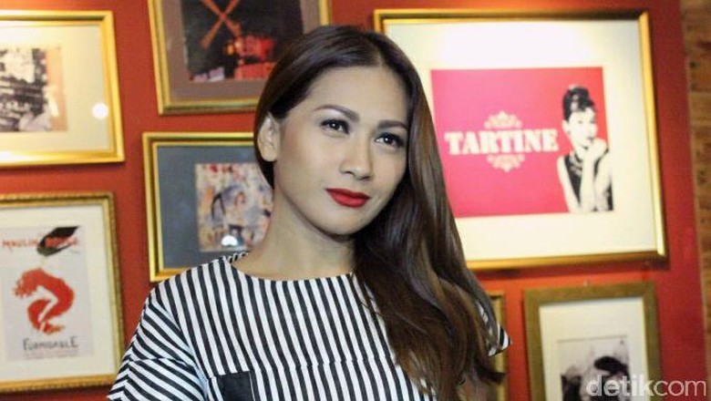 Tata Janeta Bercerai dengan Mehdi Bukan Gimmick Tata Janeta Bercerai dengan Mehdi Bukan Gimmick