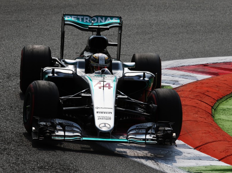 Pole Milik Hamilton, Rosberg di Posisi Dua Pole Milik Hamilton, Rosberg di Posisi Dua