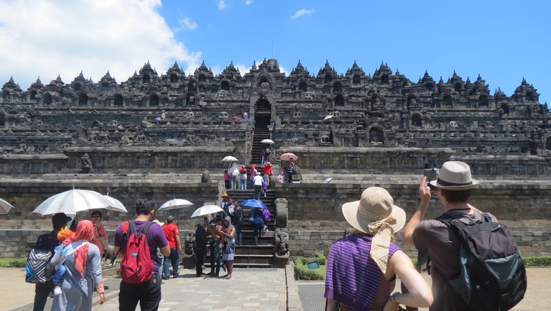 Foto: Ilustrasi turis di Candi Borobudur (Fitraya/detikTravel) Foto: Ilustrasi turis di Candi Borobudur (Fitraya/detikTravel)