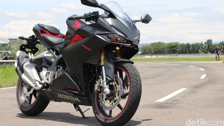 CBR250RR vs R25 vs Ninja 250 dalam Angka Penjualan CBR250RR vs R25 vs Ninja 250 dalam Angka Penjualan