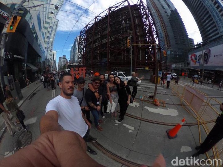 Julie Estelle dan Chelsea Islan Jalan-jalan di Kanada Julie Estelle dan Chelsea Islan Jalan-jalan di Kanada