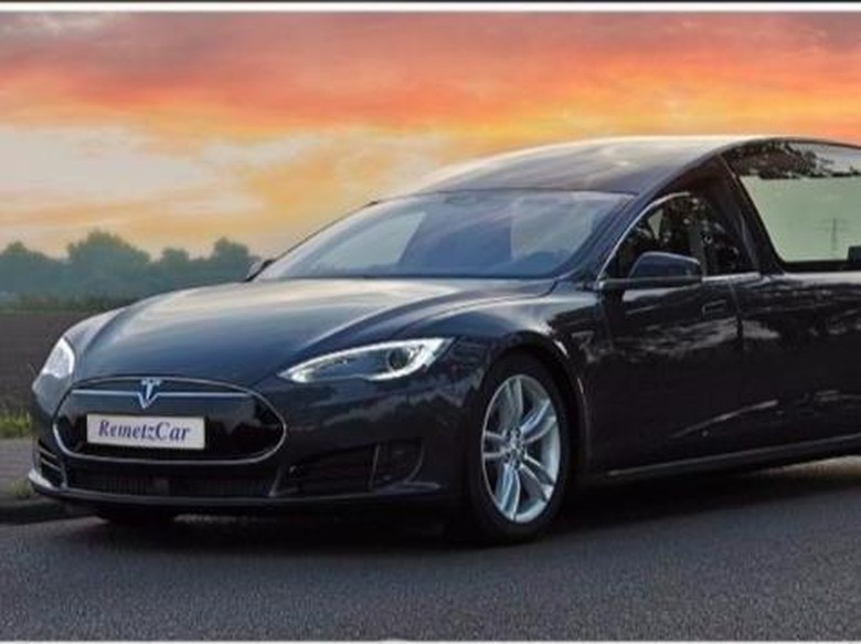 Begini Jadinya Kalau Tesla Jadi Mobil Jenazah