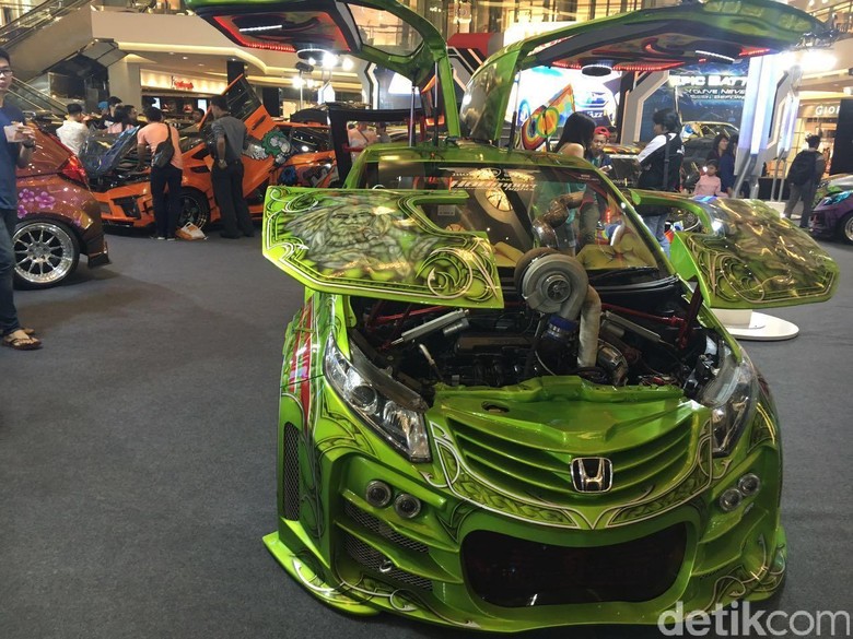 Modif Honda Brio Satya yang Terinspirasi Film Batman Modif Honda Brio Satya yang Terinspirasi Film Batman