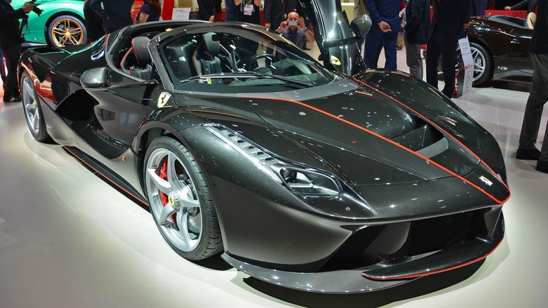 Ferrari LaFerrari Atap Terbuka Disapa Aperta