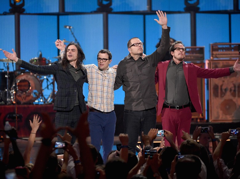 Musim Panas Datang Lebih Cepat! Weezer Rilis Feels Like Summer Musim Panas Datang Lebih Cepat! Weezer Rilis Feels Like Summer
