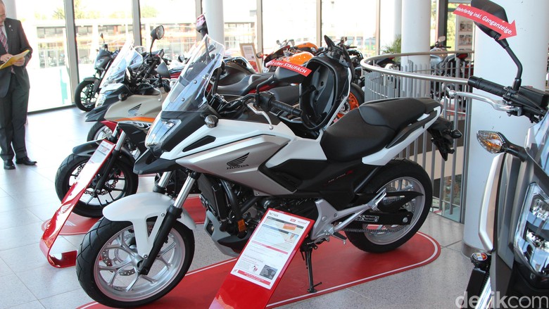 Transportasi Umum yang Baik Tak Bikin Industri Sepeda Motor Terusik Transportasi Umum yang Baik Tak Bikin Industri Sepeda Motor Terusik