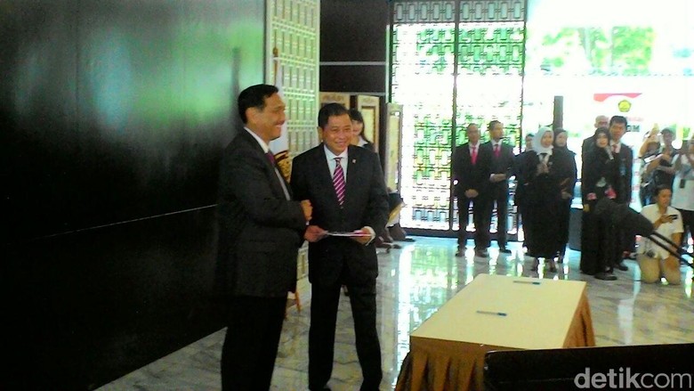 Canda Jonan ke Luhut, Sekjen ESDM, Hingga Istri Arcandra Tahar Canda Jonan ke Luhut, Sekjen ESDM, Hingga Istri Arcandra Tahar