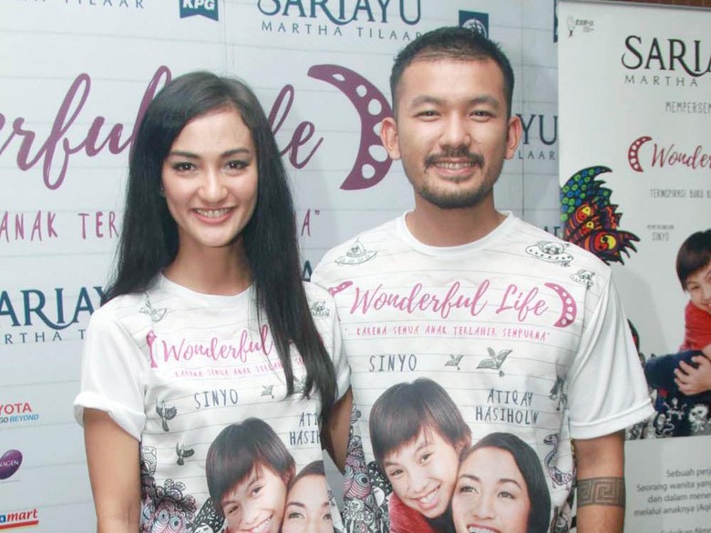 Atiqah Hasiholan Hamil, Rio Dewanto Ikut Ngidam Atiqah Hasiholan Hamil, Rio Dewanto Ikut Ngidam