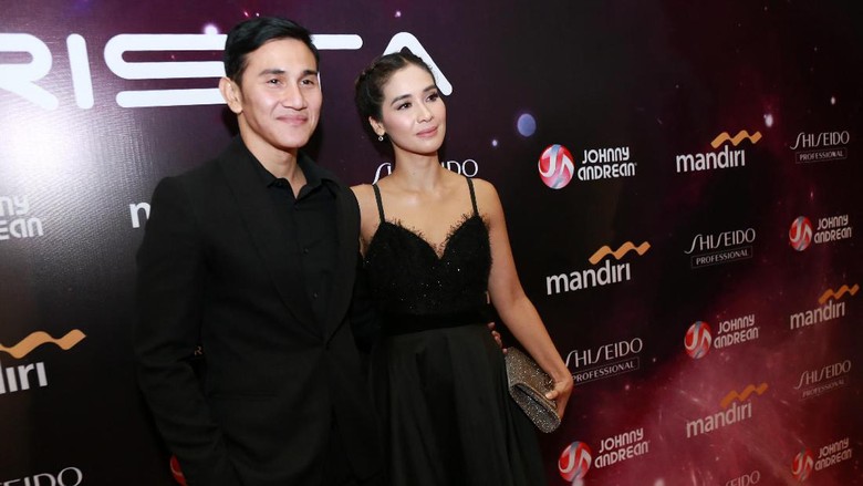 Vino G Bastian Dalami Silat untuk Perankan Wiro Sableng Vino G Bastian Dalami Silat untuk Perankan Wiro Sableng
