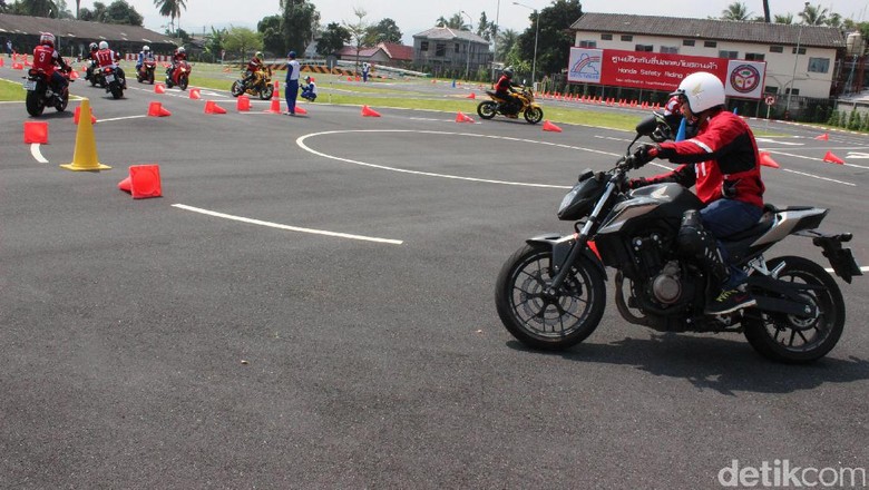 Biar Aman Saat Naik Motor, Minimal Pakai Perlengkapan Ini Biar Aman Saat Naik Motor, Minimal Pakai Perlengkapan Ini