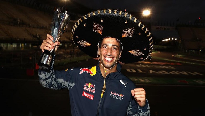 Ricciardo Akan Senang Satu Tim dengan Hamilton Ricciardo Akan Senang Satu Tim dengan Hamilton