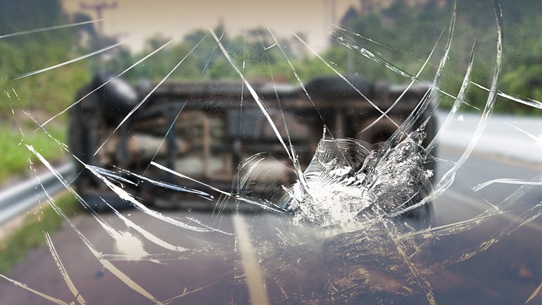 Truk dan Mobil Kecelakaan di Tol Jakarta Arah Cikampek KM 68 Truk dan Mobil Kecelakaan di Tol Jakarta Arah Cikampek KM 68