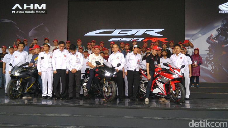 Pertama di Dunia, CBR250RR Diuji di Jalan Raya Bali Pertama di Dunia, CBR250RR Diuji di Jalan Raya Bali