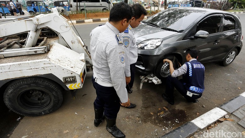 Aturan Punya Mobil Wajib Miliki Garasi Berlaku Juga di Perumahan Aturan Punya Mobil Wajib Miliki Garasi Berlaku Juga di Perumahan