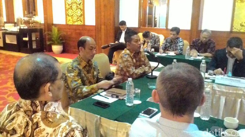 Arcandra Tahar: Energi Terbarukan Cocok untuk Melistriki Daerah Terpencil Arcandra Tahar: Energi Terbarukan Cocok untuk Melistriki Daerah Terpencil