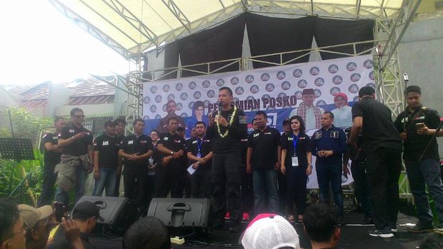 Semangatnya Agus Yudhoyono Pimpin Yel-yel 'Menang' Bareng 