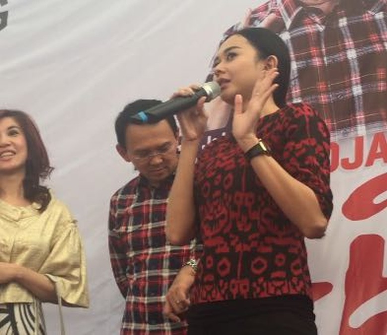 Setelah Luna Maya, Giliran Aura Kasih Nyatakan Dukungan ke Ahok Setelah Luna Maya, Giliran Aura Kasih Nyatakan Dukungan ke Ahok
