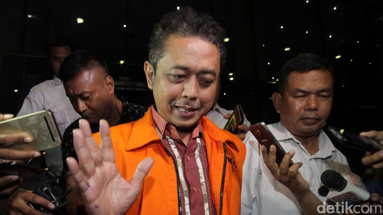 Eks Kasubdit Ditjen Pajak Sebut Nama Syahrini di Persidangan Eks Kasubdit Ditjen Pajak Sebut Nama Syahrini di Persidangan