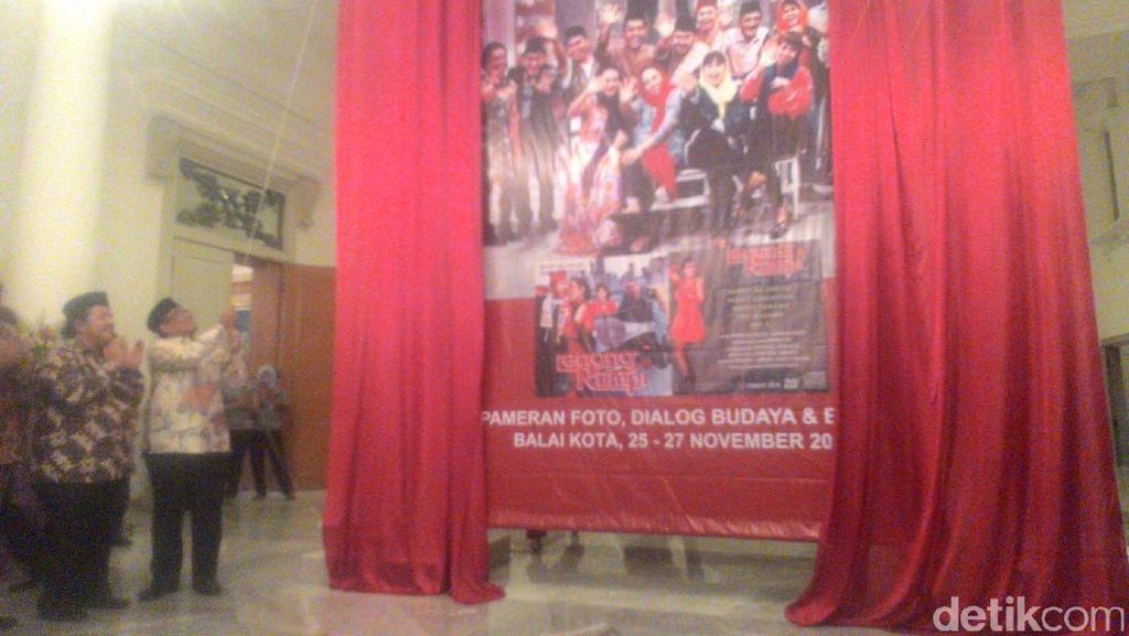 Buka Pameran Foto Lenong Rumpi, Plt Gubernur Ingatkan Pentingnya Budaya Betawi Buka Pameran Foto Lenong Rumpi, Plt Gubernur Ingatkan Pentingnya Budaya Betawi