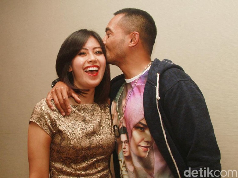 Yama Carlos Beri Ucapan Ultah ke Istri dan Ngaku Masih Sayang Yama Carlos Beri Ucapan Ultah ke Istri dan Ngaku Masih Sayang