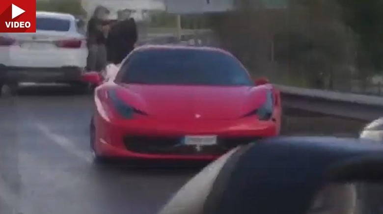 Aduh, Neymar Alami Kecelakaan Saat Menyetir Ferrari 458 Spider Aduh, Neymar Alami Kecelakaan Saat Menyetir Ferrari 458 Spider