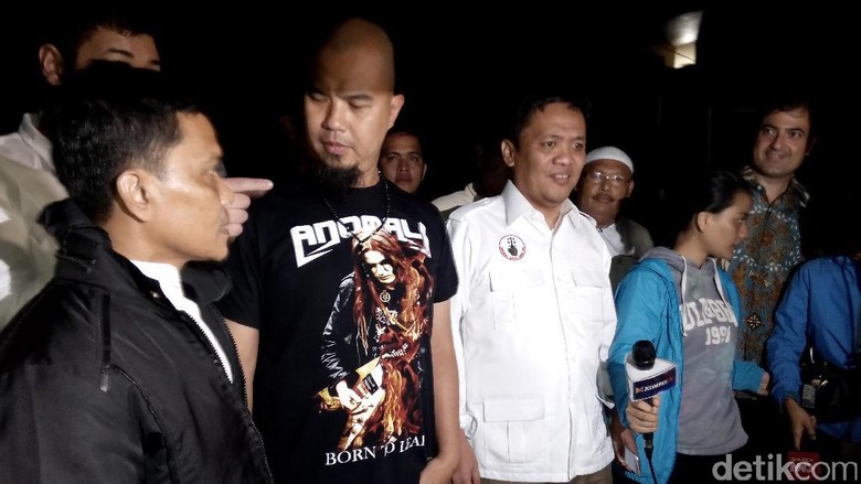 Ahmad Dhani Blak-blakan soal Penangkapan dan Pertemuan Diduga Makar Ahmad Dhani Blak-blakan soal Penangkapan dan Pertemuan Diduga Makar