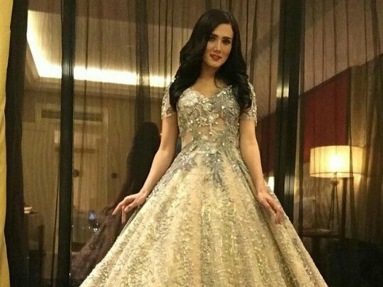 Tak Hanya Jadi Penyanyi, Mulan Jameela Kini Jualan Cilok dan Ceker Tak Hanya Jadi Penyanyi, Mulan Jameela Kini Jualan Cilok dan Ceker