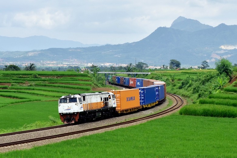 Purwakarta Kembangkan Wisata Kereta Api Purwakarta Kembangkan Wisata Kereta Api