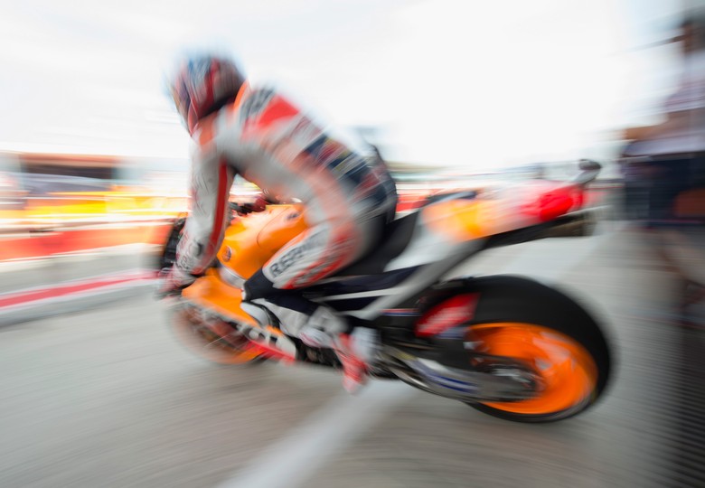 Marc Marquez Kendarai Motor MotoGP di Salju Marc Marquez Kendarai Motor MotoGP di Salju