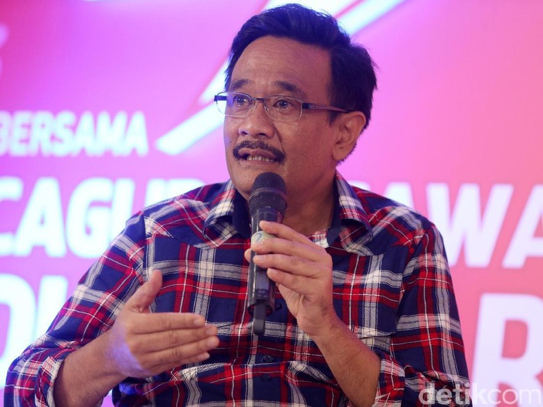 Djarot Setia dengan Mobil Dinas Toyota Crown 1994 Djarot Setia dengan Mobil Dinas Toyota Crown 1994