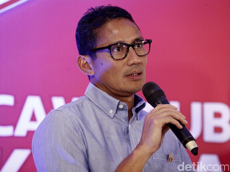 Sandiaga: Moratorium Mobil Mewah, Pejabat dan Artis Bisa Naik Transportasi Umum Sandiaga: Moratorium Mobil Mewah, Pejabat dan Artis Bisa Naik Transportasi Umum