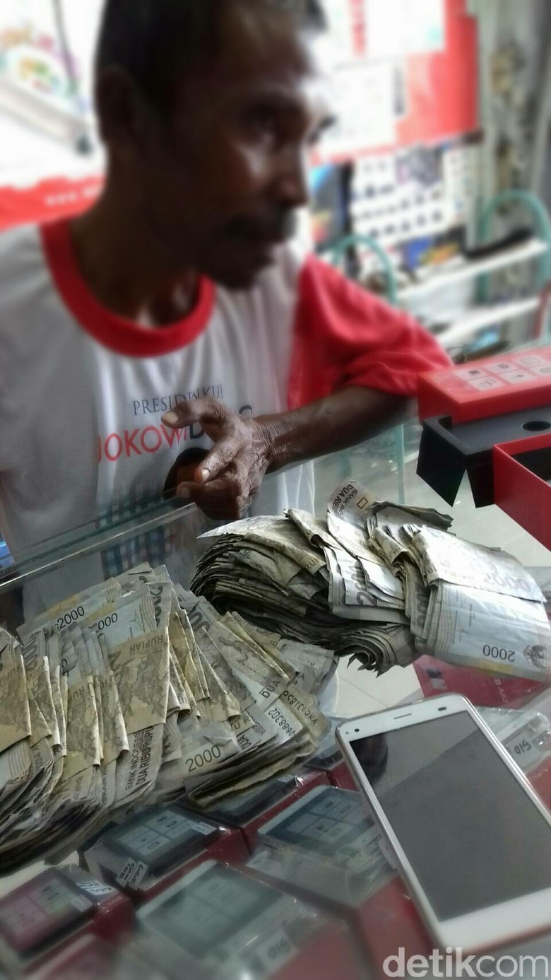 Kisah Viral Bapak Beli HP Pakai Pecahan Rp 2.000 karena Anak Tak Mau Sekolah Kisah Viral Bapak Beli HP Pakai Pecahan Rp 2.000 karena Anak Tak Mau Sekolah