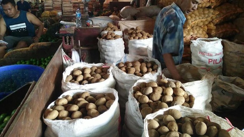 Aneh! Di Pasar Harga Kentang Dieng Rp 13.000/Kg, yang Impor Hanya Rp 7.000/Kg Aneh! Di Pasar Harga Kentang Dieng Rp 13.000/Kg, yang Impor Hanya Rp 7.000/Kg