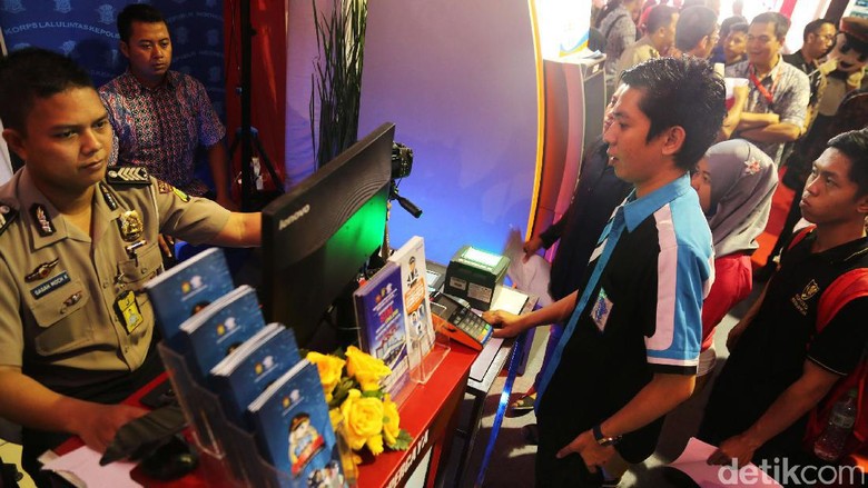Bayar Pajak Kendaraan Bermotor Lewat e-Banking, Begini Caranya Bayar Pajak Kendaraan Bermotor Lewat e-Banking, Begini Caranya