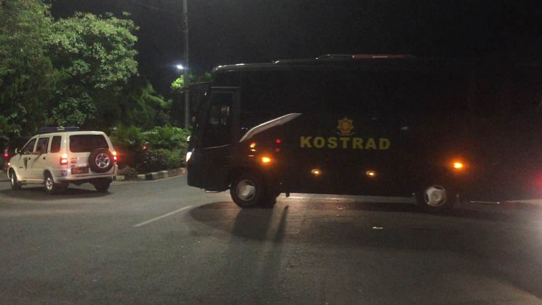 Dari Thailand Pakai Pesawat Hercules, Keluarga Timnas Sepakbola Tiba di Halim Dari Thailand Pakai Pesawat Hercules, Keluarga Timnas Sepakbola Tiba di Halim