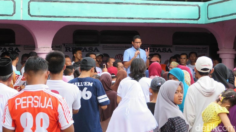Sandiaga Janji Bangun Stadion: Rumput Kayak MU, Kursi Seperti Bayern Munchen Sandiaga Janji Bangun Stadion: Rumput Kayak MU, Kursi Seperti Bayern Munchen