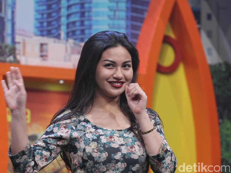 Ariel Tatum Tertawa Soal ke Klub Malam Bersama Al dan Ciuman dengan Rio Dewanto Ariel Tatum Tertawa Soal ke Klub Malam Bersama Al dan Ciuman dengan Rio Dewanto