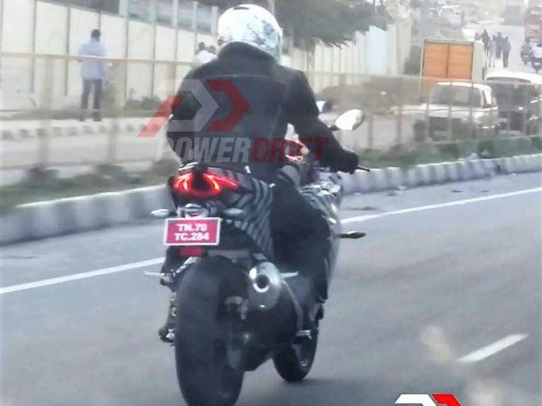 Tampang TVS Akula 310 Saat di Tes Jalanan Tampang TVS Akula 310 Saat di Tes Jalanan