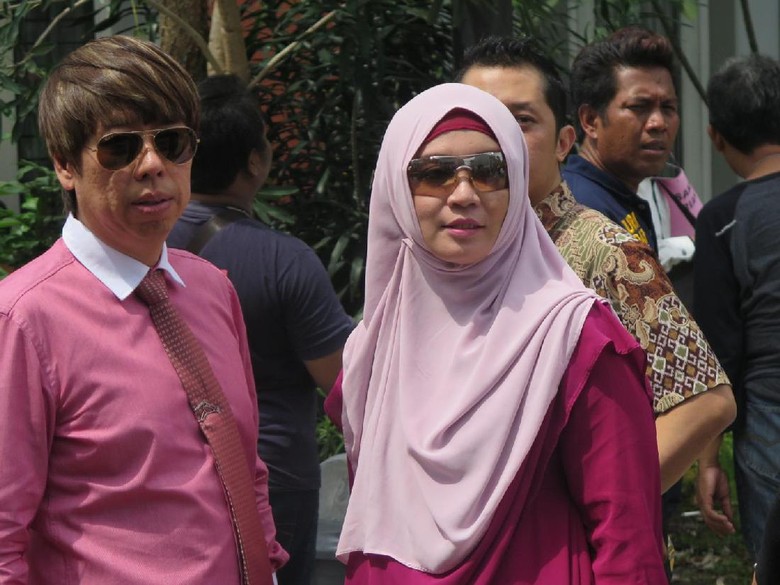 Fadli dan Fadlan Tegang Saksikan Rekonstruksi Kasus Penganiayaan Sang Adik Fadli dan Fadlan Tegang Saksikan Rekonstruksi Kasus Penganiayaan Sang Adik