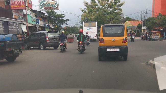 Mengenal Bajaj Qute yang Tertangkap Kamera di Jakarta Mengenal Bajaj Qute yang Tertangkap Kamera di Jakarta