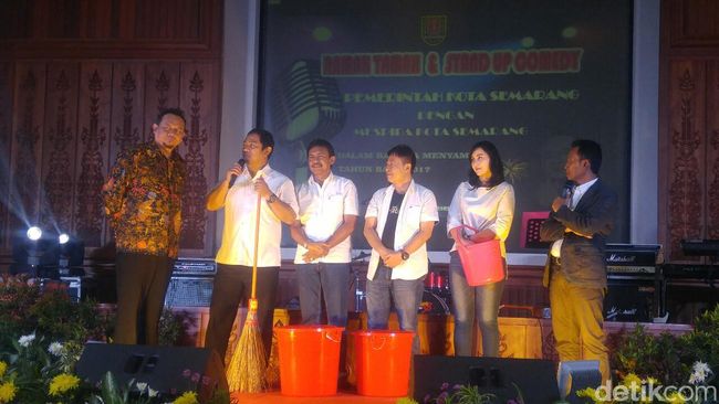 Wali Kota Semarang Stand Up Comedy Di Depan Cak Lontong