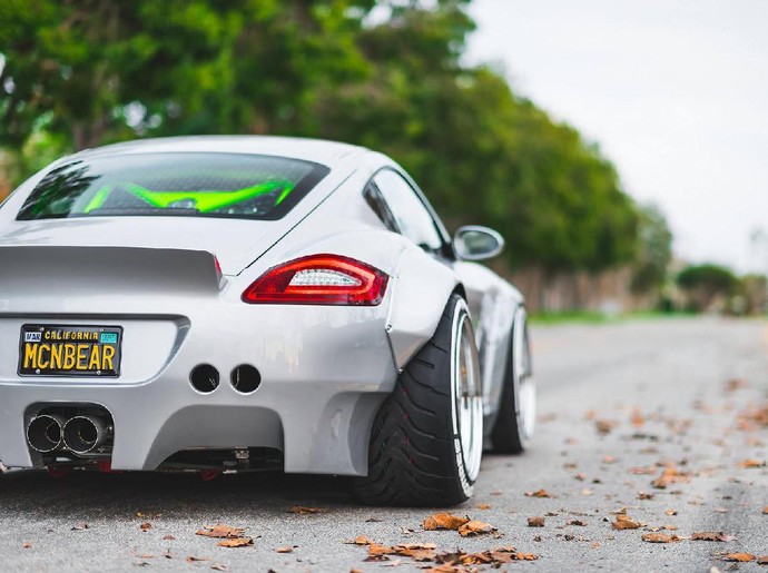 Porsche Cayman dengan Bodykit Lebar