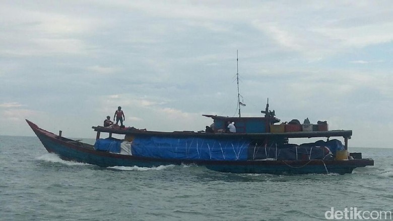 Bea-Cukai Tangkap Kapal Penyelundup Pakaian Bekas Asal Malaysia Bea-Cukai Tangkap Kapal Penyelundup Pakaian Bekas Asal Malaysia