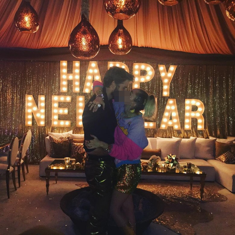 Jangan Iri! Miley dan Liam Hemsworth Makin Pamer Kemesraan di Medsos Jangan Iri! Miley dan Liam Hemsworth Makin Pamer Kemesraan di Medsos