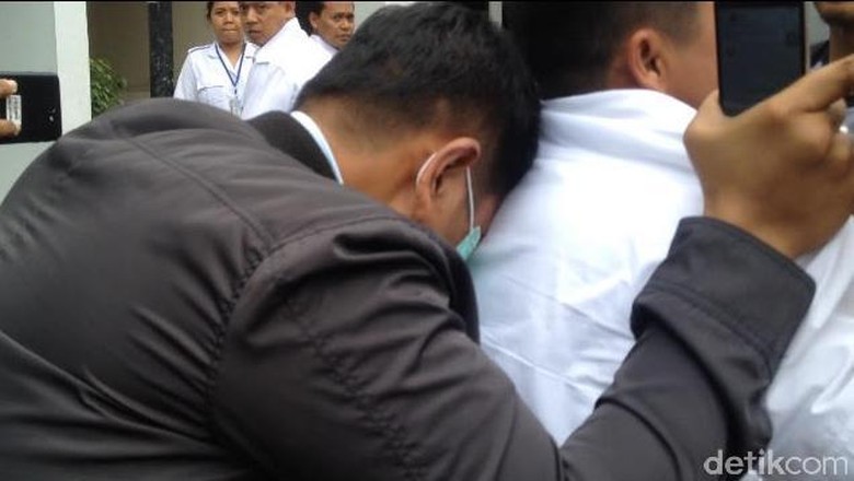 Pilot Diduga Mabuk Diperiksa BNN atas Inisiatif Citilink dan Kemenhub Pilot Diduga Mabuk Diperiksa BNN atas Inisiatif Citilink dan Kemenhub