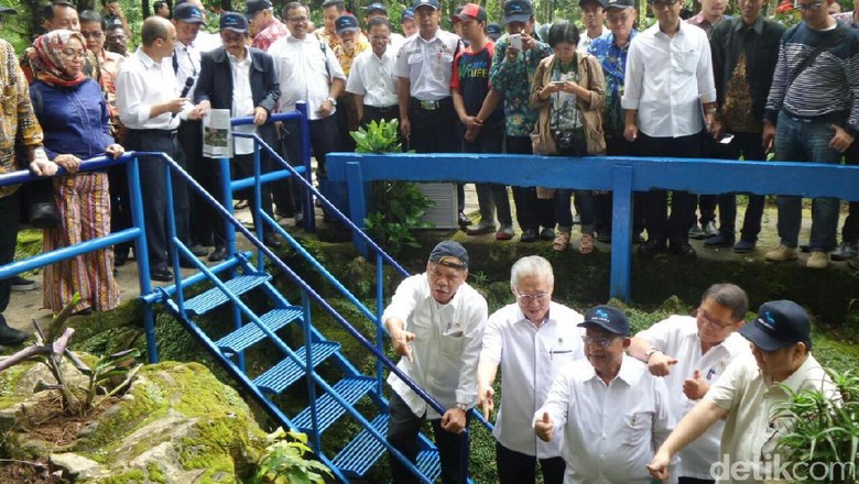 Lestarikan Mata Air, 5 Menteri Tanam Pohon di Hulu Sungai Brantas Lestarikan Mata Air, 5 Menteri Tanam Pohon di Hulu Sungai Brantas