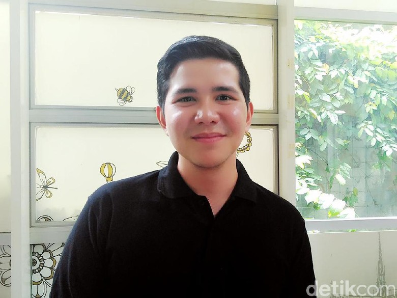 Haykal Kamil Lakukan Ritual Keliling Rumah Kakak Jelang Pernikahan Haykal Kamil Lakukan Ritual Keliling Rumah Kakak Jelang Pernikahan