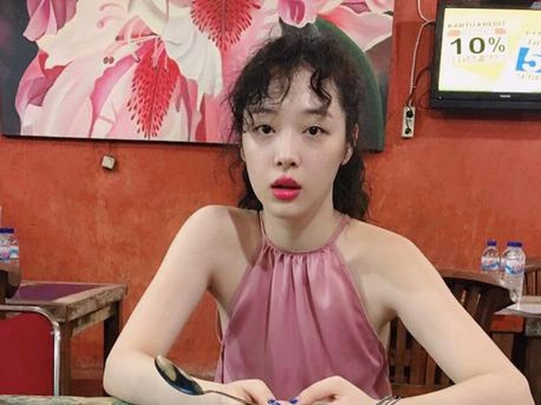 Putus dari Choiza, Sulli Pacaran dengan Pebisnis? Putus dari Choiza, Sulli Pacaran dengan Pebisnis?